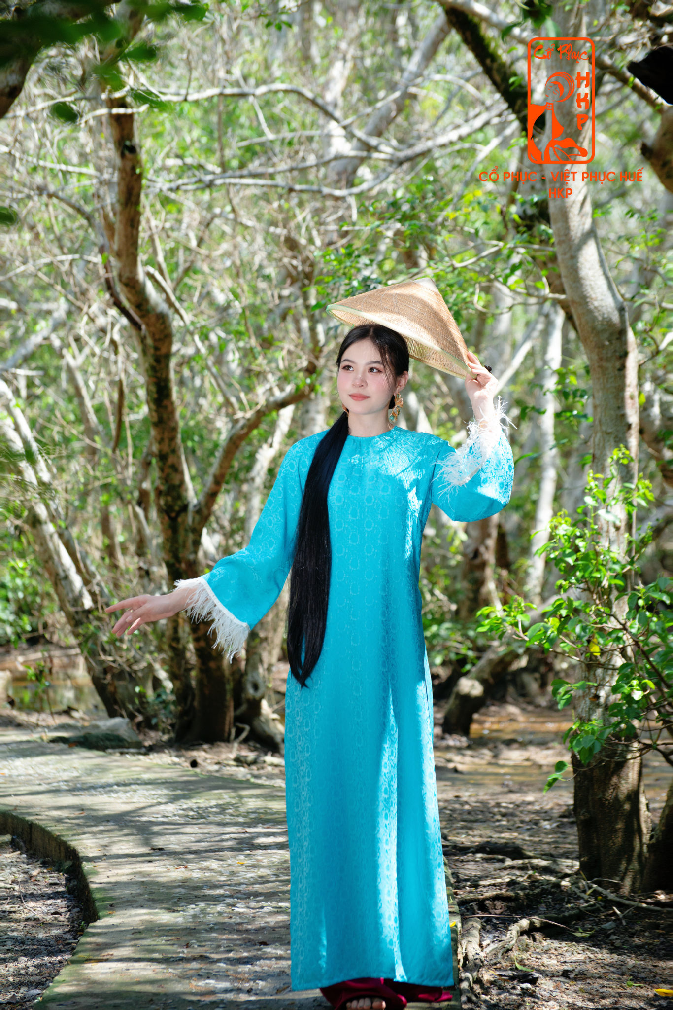 ÁO DÀI TƠ CỔ TRÒN ĐIỂM XUYẾN BÔNG