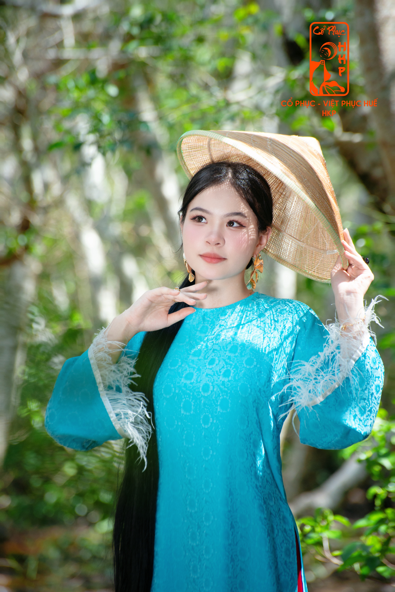 ÁO DÀI TƠ CỔ TRÒN ĐIỂM XUYẾN BÔNG